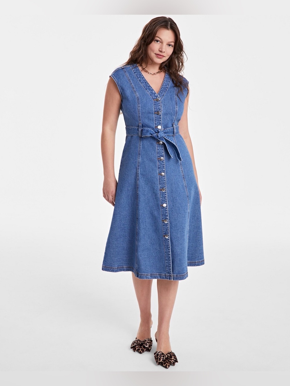 ON 34th Sleeveless Button-Front V-Neck Denim Dress in Blue